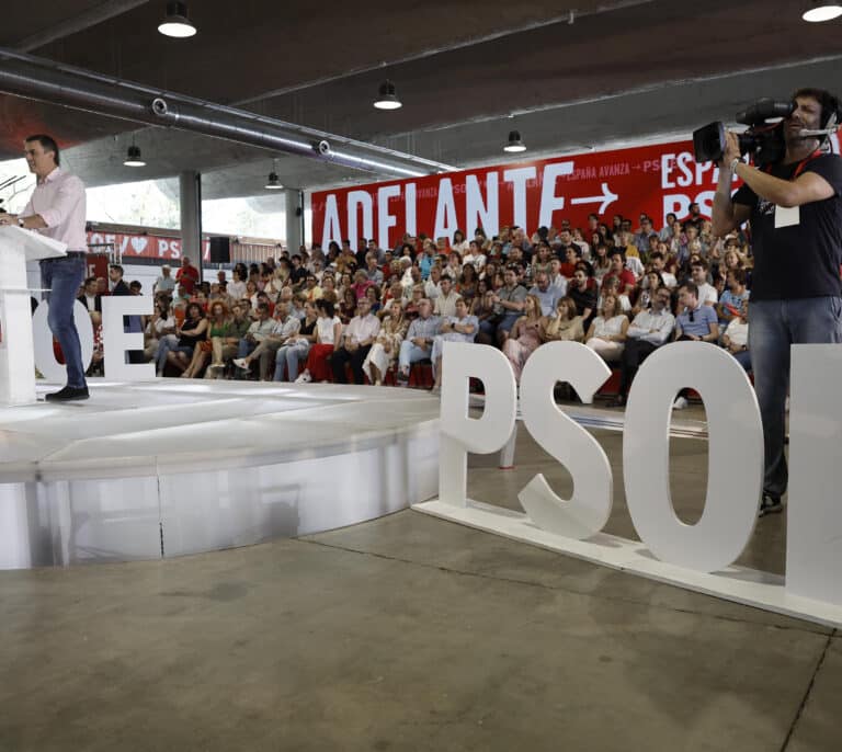 El PSOE arranca campaña con la censura cultural de PP-Vox como agente movilizador para la "remontada"