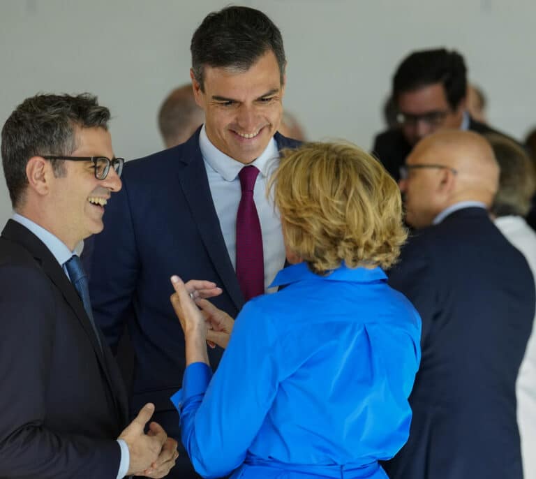 Sánchez pone al Gobierno y al PSOE al ralentí: perfil bajo, sin cita con Feijóo y negociaciones con "discreción"