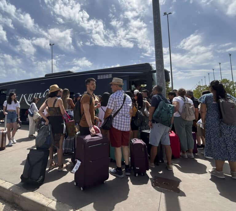 Ascienden a 9.000 los viajeros afectados por la suspensión de los AVE de Valencia