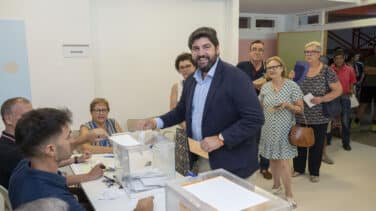 López Miras ofrece ahora a Vox un senador y un puesto en la Mesa y Azcón se abre a la coalición