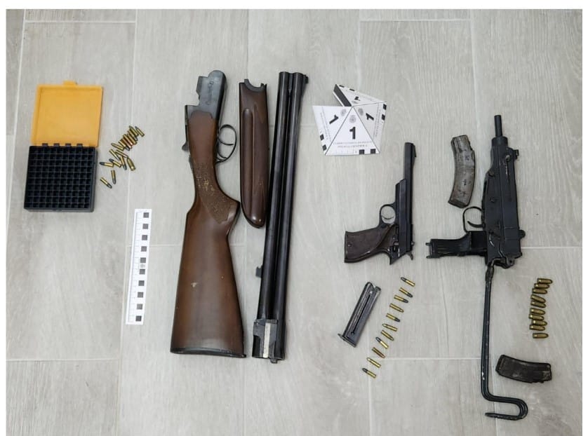 Imagen de las armas intervenidas en casa de uno de los detenidos por la compra de datos de la trama de 'Alcasec' en la Audiencia Nacional