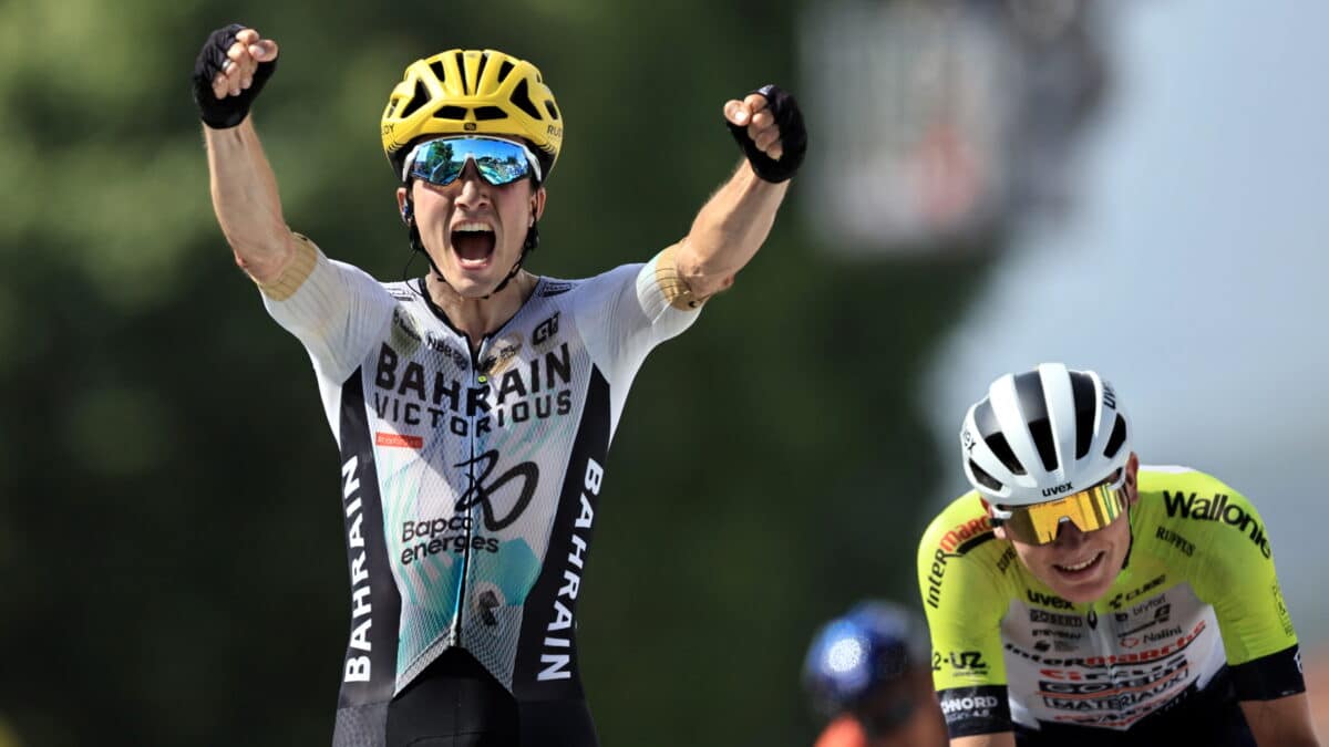 Pello Bilbao celebra la victoria de etapa en el Tour de Francia