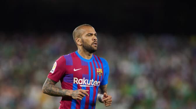 La jueza procesa a Dani Alves por agresión sexual y le impone una fianza de 150.000 euros