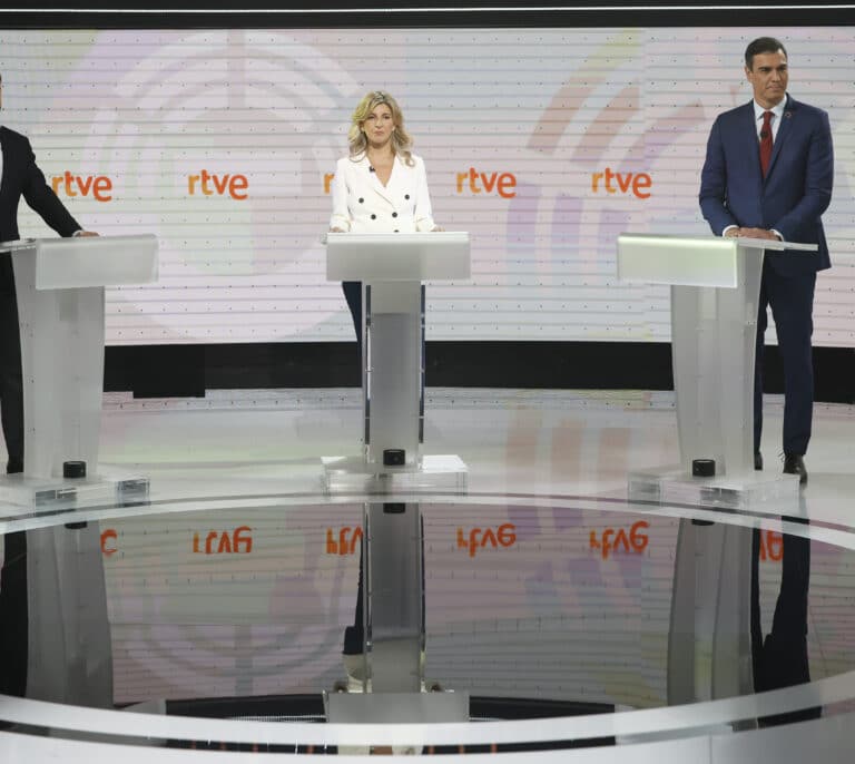 Díaz protagoniza el debate a tres y se sincroniza con Sánchez en sus ataques a Abascal y al ausente Feijóo