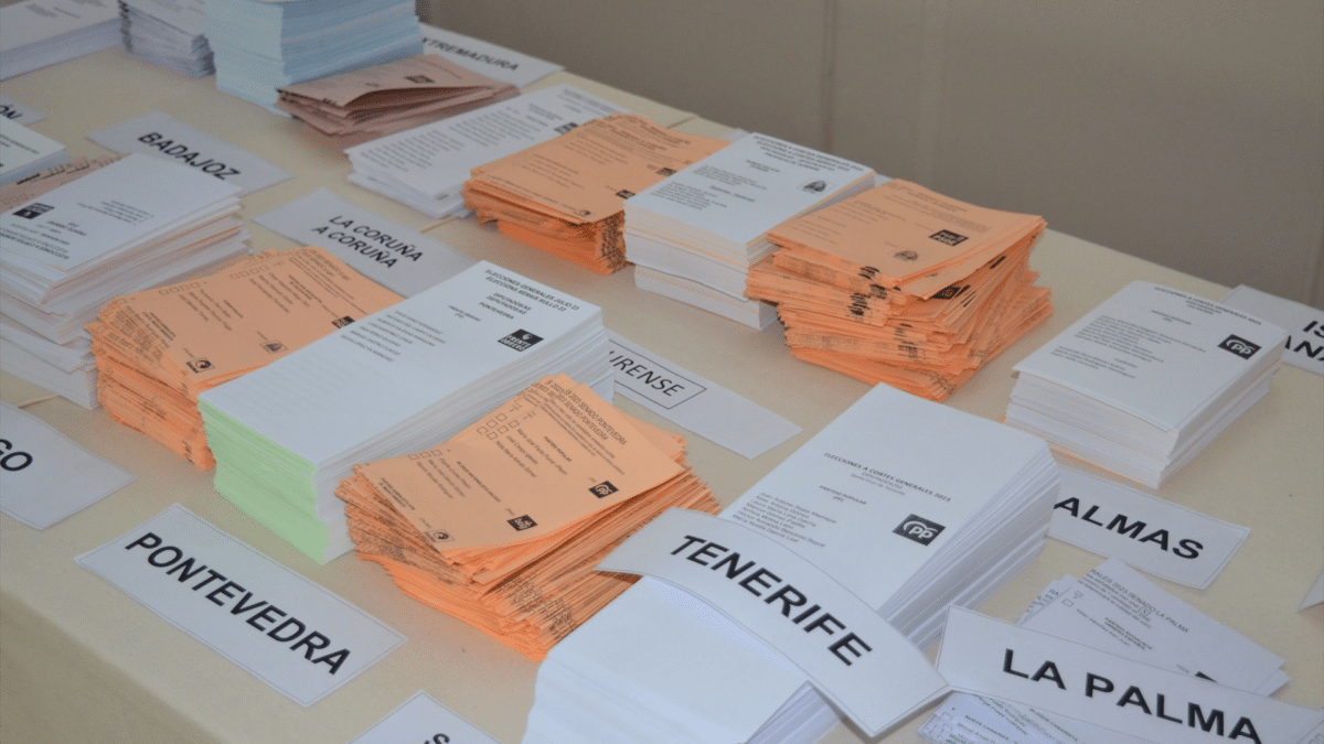 Papeletas electorales, teniendo en cuenta la ley D´Hont para repartir los escaños
