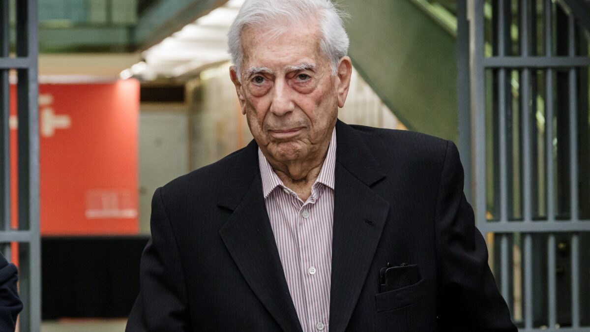 El escritor Mario Vargas Llosa participa en el ciclo 'El fuego de la imaginación'