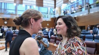 Ayuso reaparece en la Asamblea de Madrid tras ser intervenida por sufrir un aborto