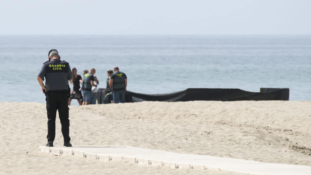 El bebé encontrado muerto en una playa de Tarragona es una niña de seis meses