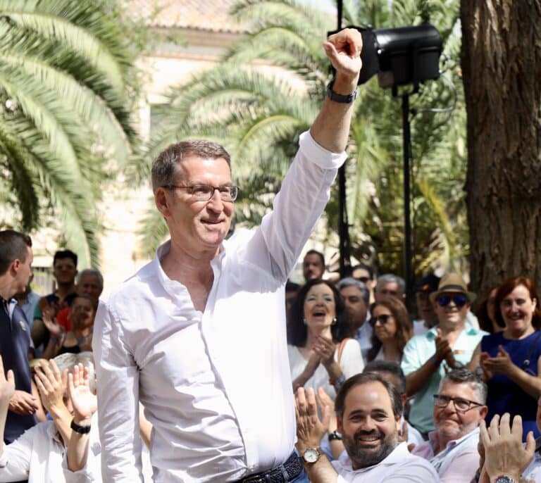 Feijóo acusa a Sánchez de querer provocar una repetición electoral y arremete contra Vox