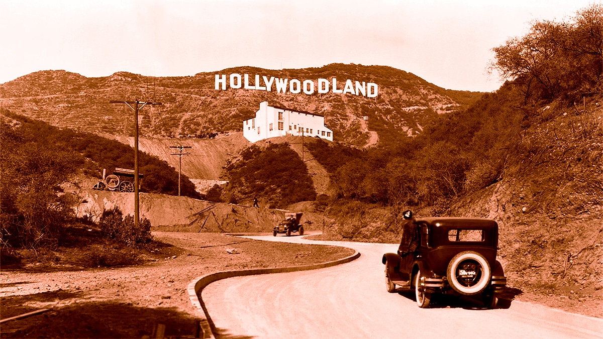 Imagen de archivo de la señal de Hollywoodland, en los años 20.