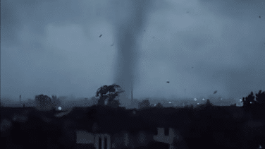 Las sorprendentes imágenes de un tornado en Milán
