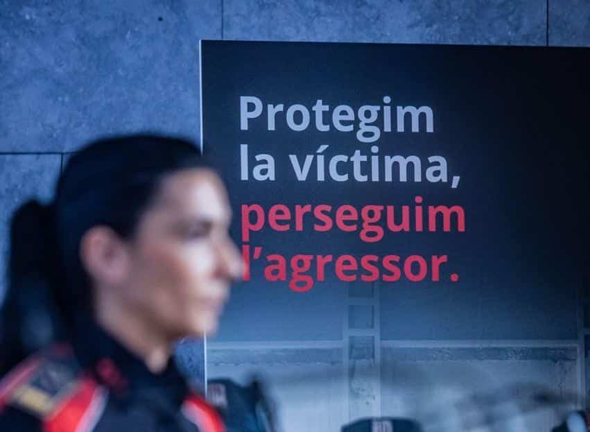 Mossos crea una unidad para controlar a un millar de violadores reincidentes