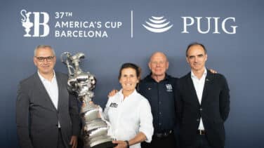 Emirates Team Zealand, el equipo campeón y defensor de la Copa América, llega a Barcelona