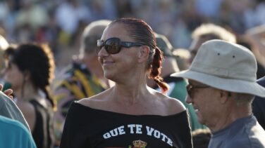 La Junta Electoral avisa de que no se puede acudir a votar con camisetas con el lema 'Que te vote Txapote'