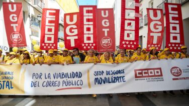 Los líderes sindicales de Correos se declaran amigos de Feijóo: "Fue un buen presidente y no tiene nada de insolvente"