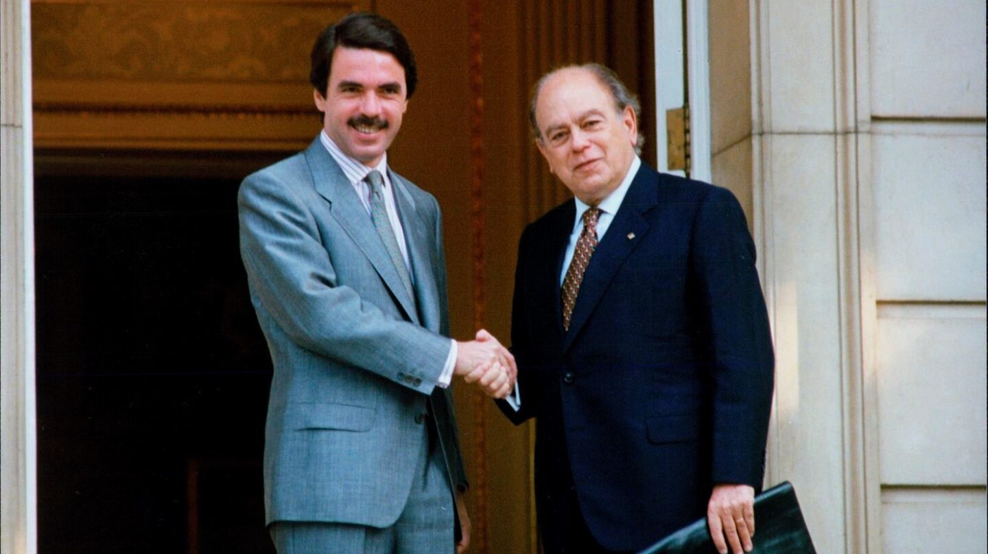 Foto de julio de 1996, en la que José María Aznar recibía a Jordi Pujol en el Palacio de la Moncloa.