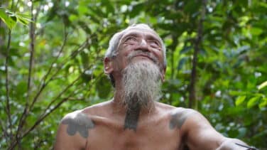 El líder indígena que logró proteger la selva de Indonesia del expolio de las grandes empresas