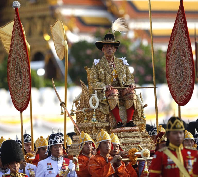 Rama X de Tailandia, el rey semidiós adicto al sexo que será clave en el destino de Daniel Sancho