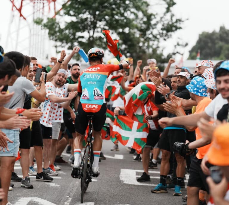 El coste de la ikurriña y la marca 'Basque Country' al paso del Tour: 1,88 euros