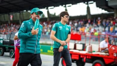 Lance Stroll admite que Fernando Alonso le está dando una 'paliza'