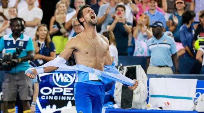 Djokovic debuta en el US Open arrebatando a Carlos Alcaraz el número 1