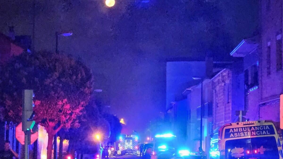 Una fuerte explosión de gas provoca un incendio en un bloque de viviendas en Valladolid