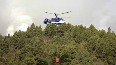 Un anciano es detenido por averiar un helicóptero apagafuegos en Tenerife tras lanzarle una piedra