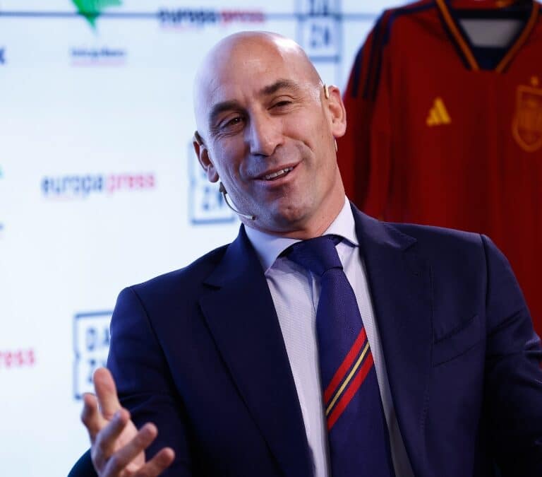 Rubiales, el macho alfa del fútbol que tiene en un puño dorado a la Federación