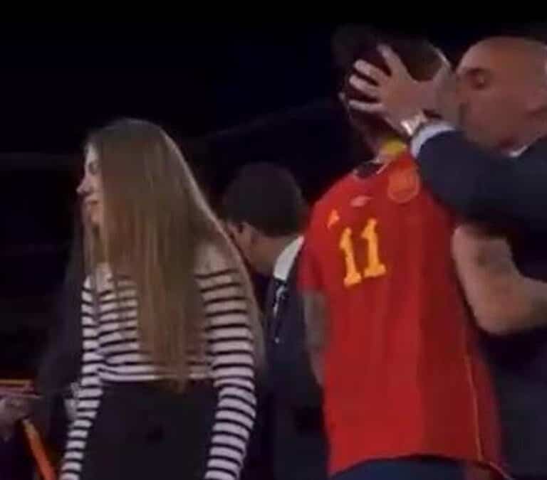 Jennifer Hermoso explica su polémico beso con Luis Rubiales