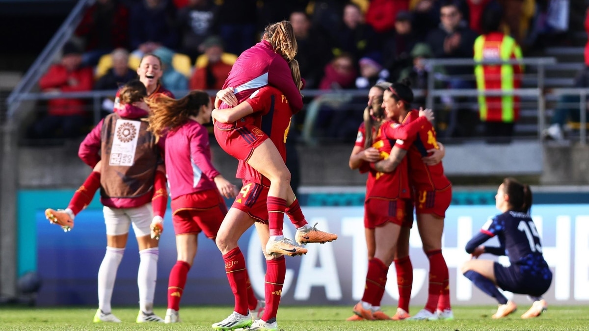 El equipo español de fútbol femenino celebra el pase a semis ante Países Bajos