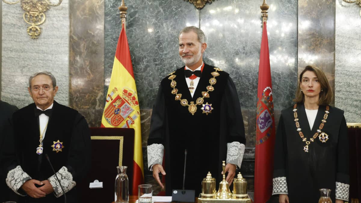 El presidente del Tribunal Supremo, Francisco Marín Castán, el Rey Felipe VI y la ministra de Justicia en funciones, Pilar Llop