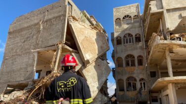 Los bomberos españoles que no pudieron ayudar en Marruecos y acabaron en Libia: “Es una contrarreloj”