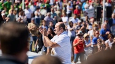 El votante del PNV cambia: menos independentista, más de centro y tan "vasco como español"