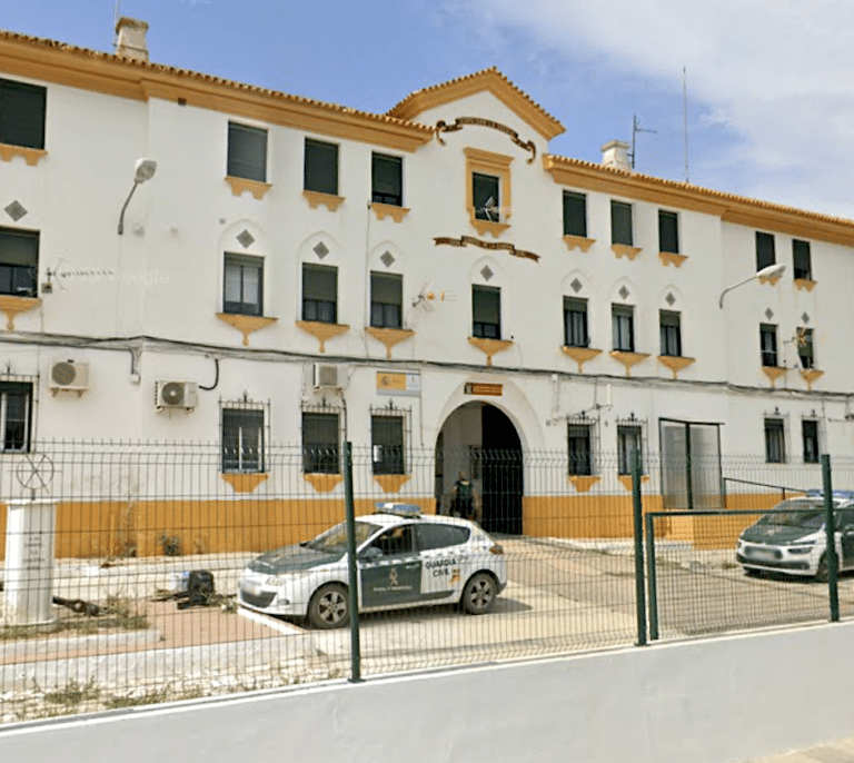 La Guardia Civil investiga a un menor en Ayamonte por 'desnudar' a varias compañeras en fotos y difundirlas por redes