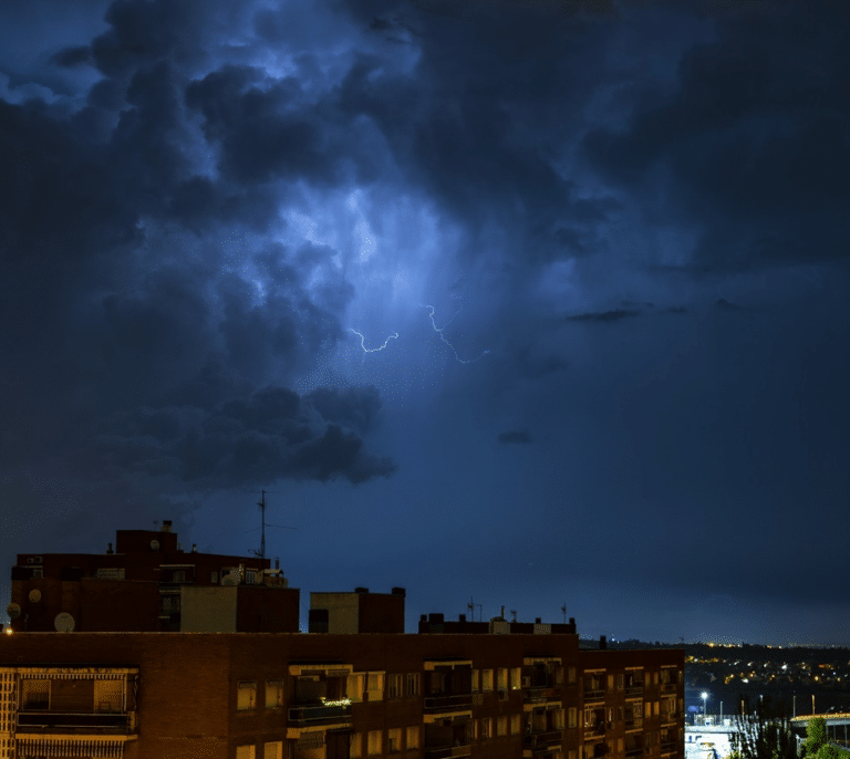 España se adentra en una semana de fuertes tormentas tras el paso del ex huracán Franklin