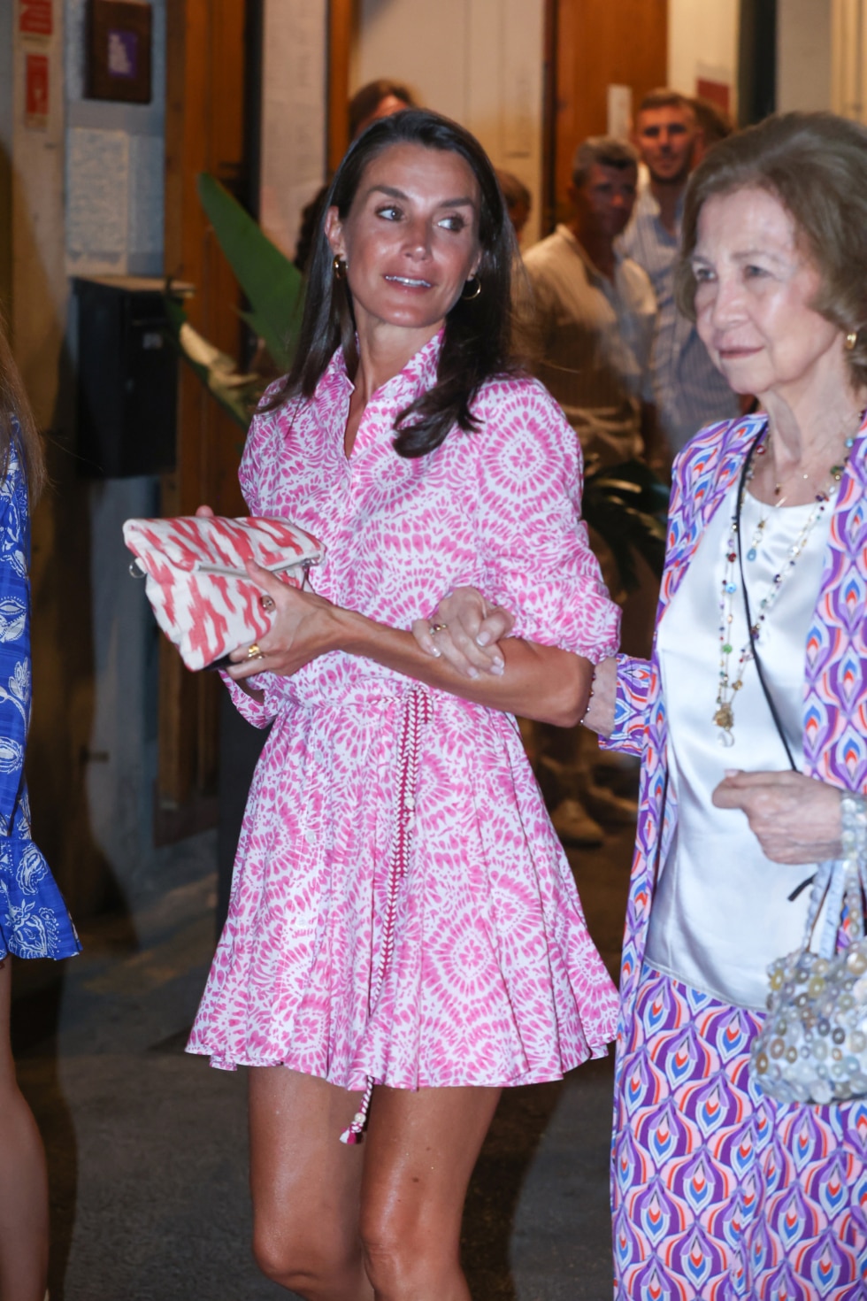 La Reina Letizia y la Reina Sofía salen de un restaurante especializado en comida moderna donde han disfrutado de una cena íntima, a 7 de agosto de 2022, en Palma de Mallorca