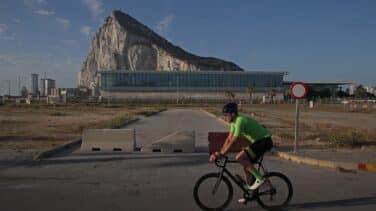 Gibraltar anuncia "una importante remodelación" en la Verja y acusa a España de las colas tras las críticas de Albares