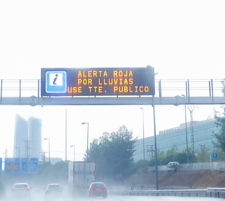 La resaca de la DANA en Madrid provoca el caos en carreteras y transporte público