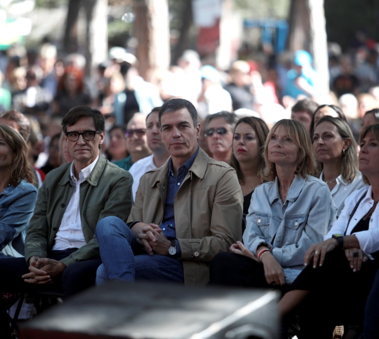 Sánchez promete sueldos y pensiones y se olvida de la amnistía ante las bases del PSC