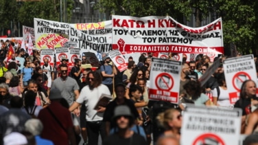 Grecia aprueba la semana laboral de seis días y trabajar hasta 13 horas por jornada pese a las protestas