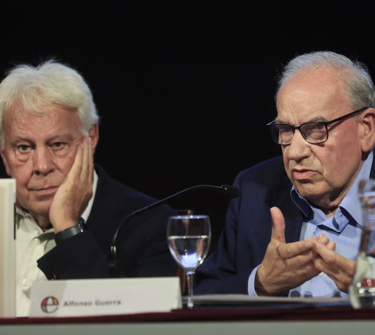 Alfonso Guerra y Felipe González, contra la amnistía: "Es una humillación deliberada de la generación de la Transición"