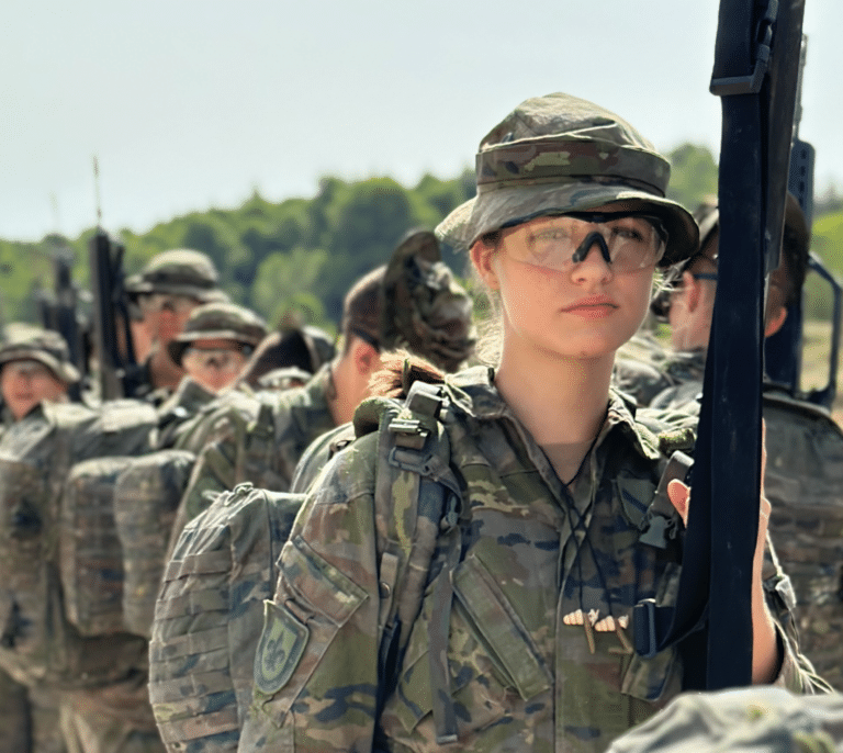 Complicidad y camaradería en el primer mes de la princesa Leonor en el Ejército