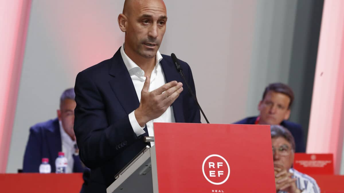 El presidente de la Real Federación Española de Fútbol, Luis Rubiales, durante su intervención en la Asamblea General