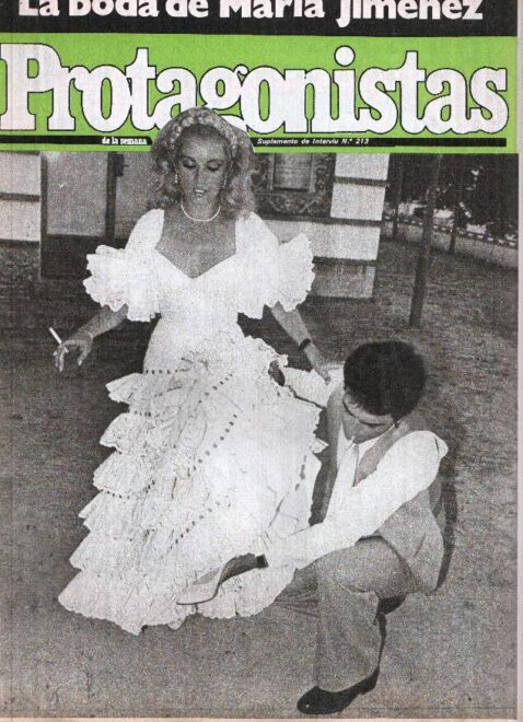 María Jiménez en el día de su primera boda, cigarro en mano