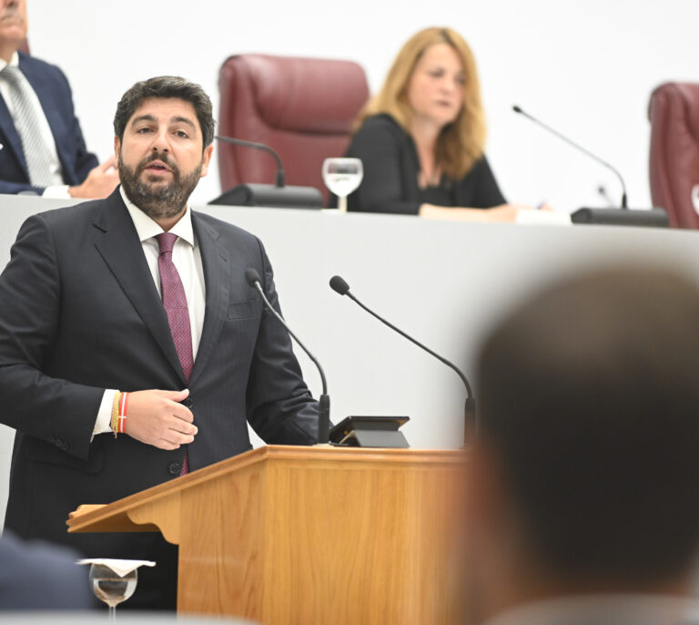 Vox asumirá Fomento, Seguridad y una vicepresidencia en Murcia tras el acuerdo con el PP