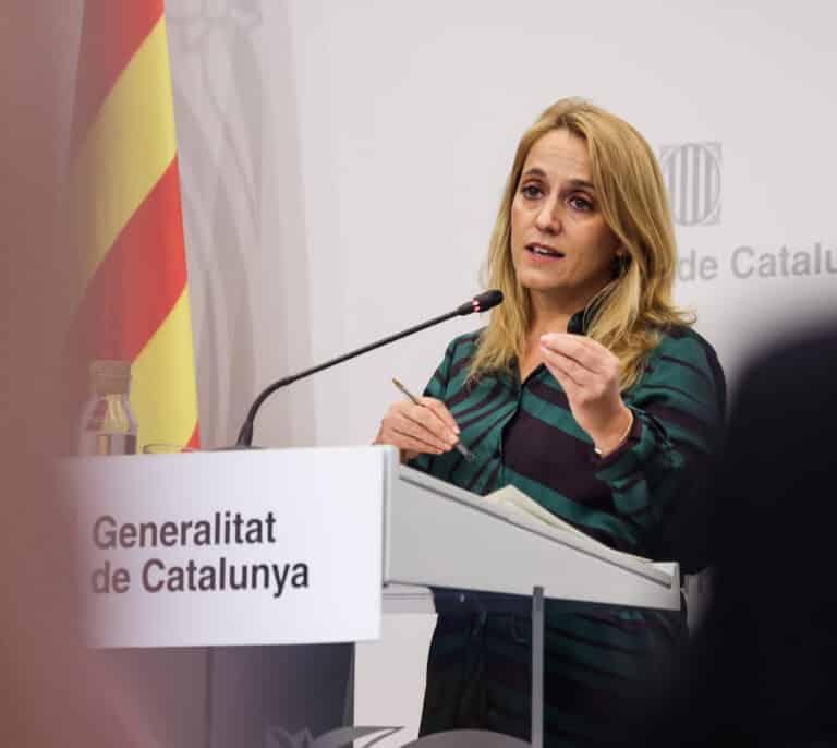 El Gobierno traspasará a la Generalitat 1.520 millones de euros para trenes, becas e investigación en tres años