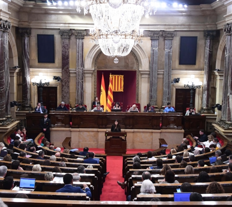 El Parlament aprueba no investir a Sánchez si no promete un referéndum de independencia