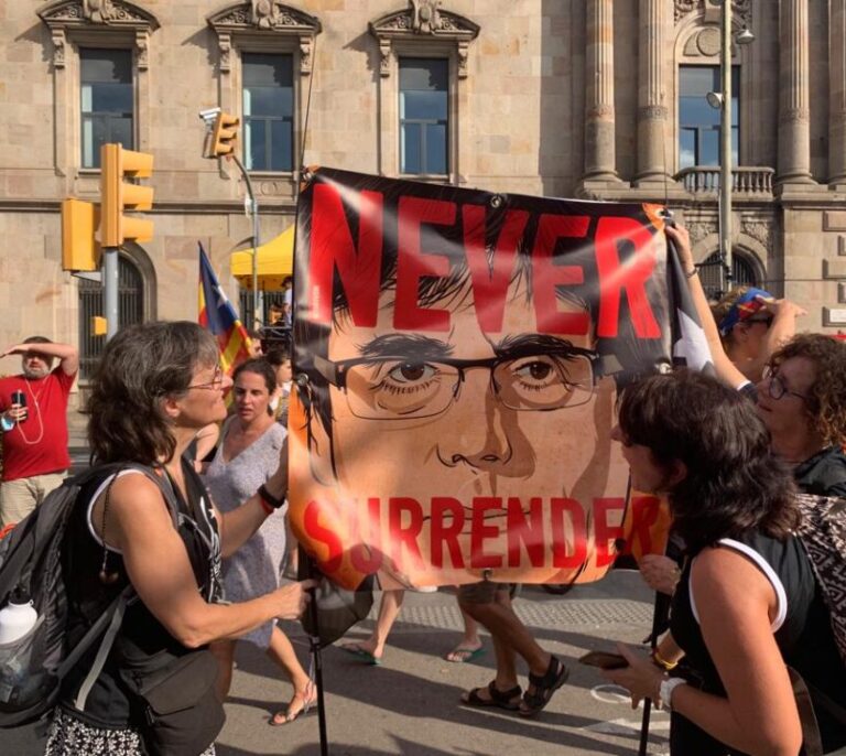 La Diada pone a prueba la negociación para la investidura de Pedro Sánchez