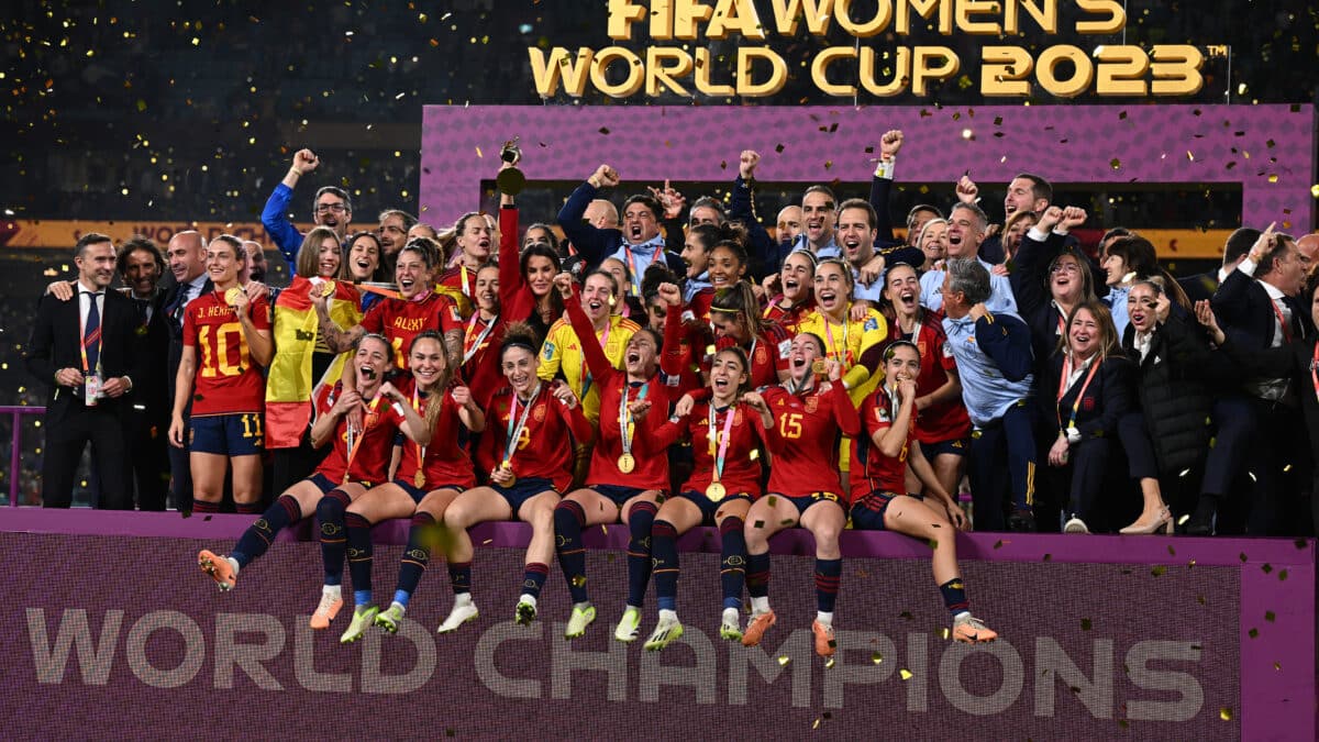 España celebra ganar la final de fútbol de la Copa Mundial Femenina de la FIFA 2023 entre España e Inglaterra en el Estadio Australia en Sydney