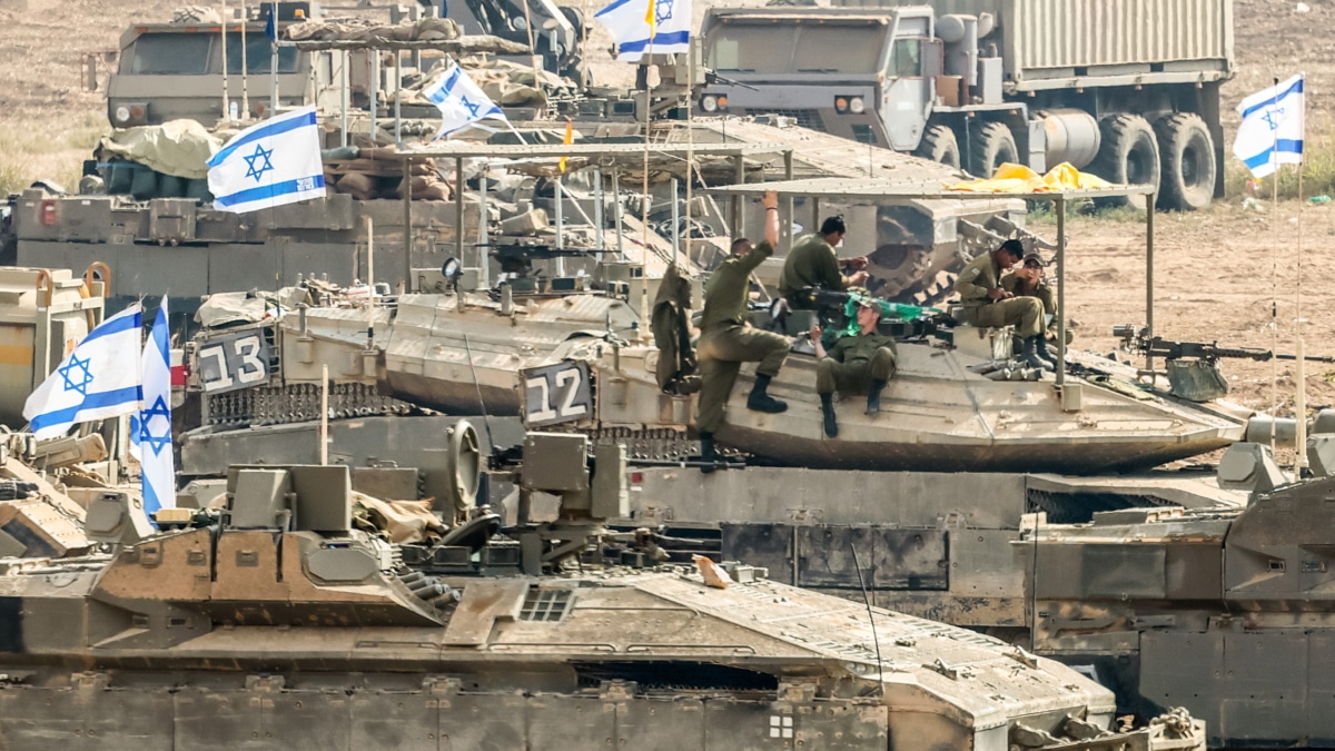 Tropas israelíes se preparan para entrar en Gaza